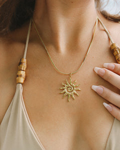 SOLĀ necklace || Gold