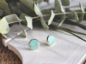 Turquoise howlite studs| 10mm