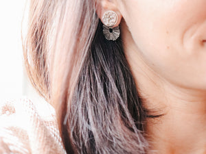 Boucles DRUZY taupe | charmed studs